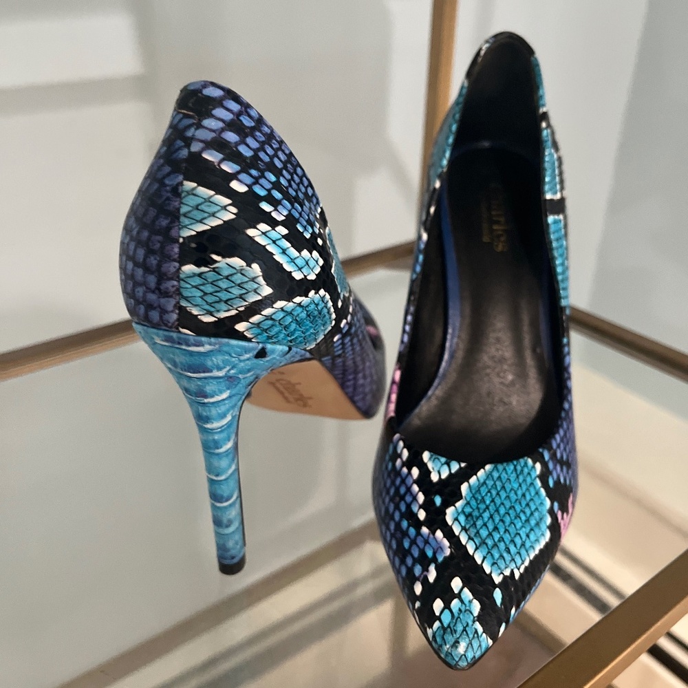 Charles And David Blue Snake Print Pointed Heels - image 2